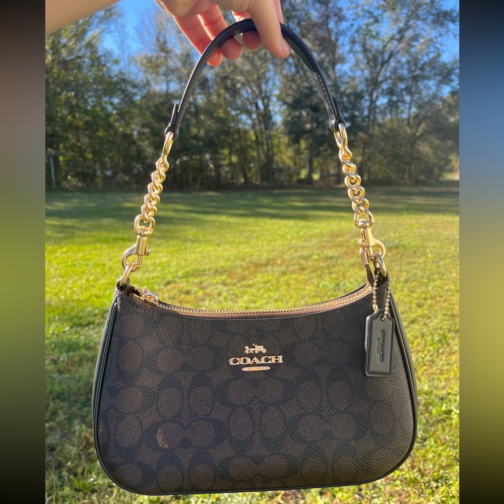 BRAND NEW COACH TERI SHOULDER BAG IN SIGNATURE CANVAS